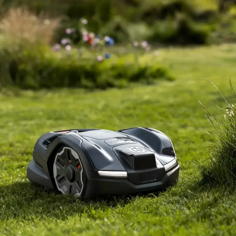 robot cortacesped husqvarna en acción