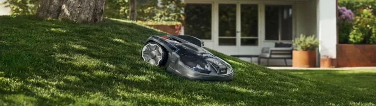 robot cortacésped para 2000 m2 en acción