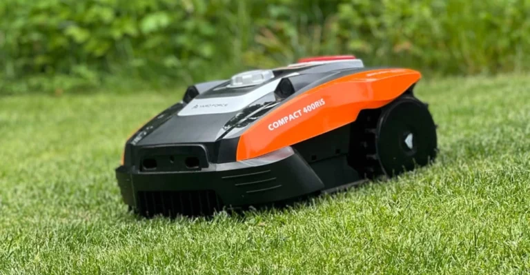 robot cortacésped Yard Force en jardín