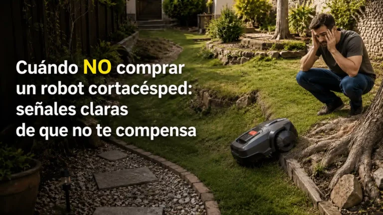 Persona observando un jardín con hierba alta, barro y obstáculos antes de decidir no comprar todavía un robot cortacésped